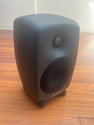 Genelec 8020D Monitor Bi-Amplificado