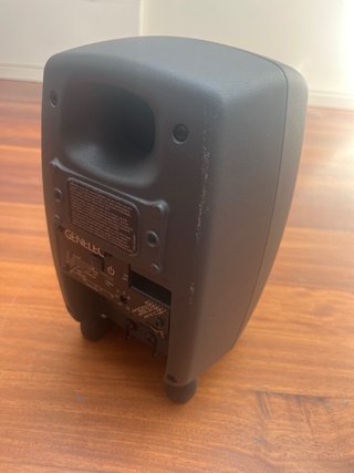Genelec 8020D Monitor Bi-Amplificado