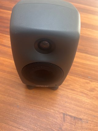 Genelec 8020D Monitor Bi-Amplificado