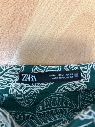 Zara Shorts Talla M Estampado Hojas