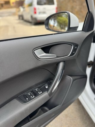 Audi A1 SPORTBACK 2016PEGATINA C POCOS KMS OCASION
