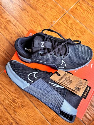 Zapatillas Nike Metcon Negras y Grises