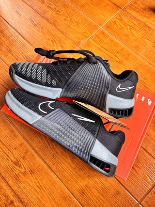 Zapatillas Nike Metcon Negras y Grises