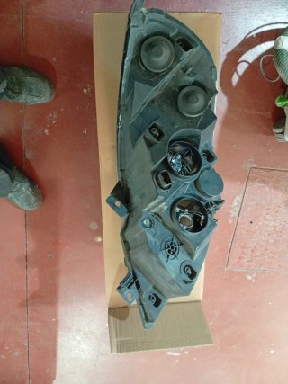 Faro Derecho Renault Máster 2010