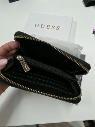 Monedero Guess Negro y Dorado