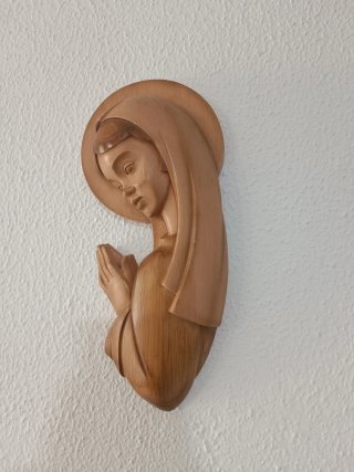 Escultura Joven Virgen Rezando Colgante Vintage