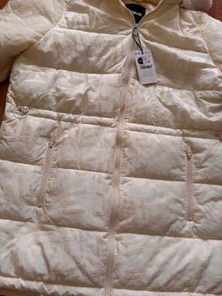 T-XXL. Chaqueta crema. Desigual.