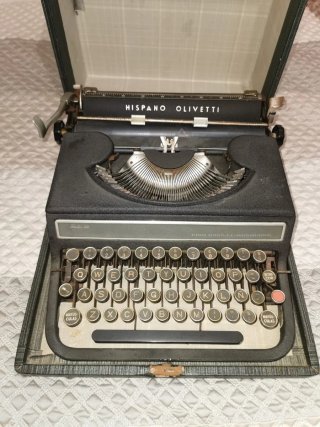 Máquina de escribir Hispano Olivetti Studio 46