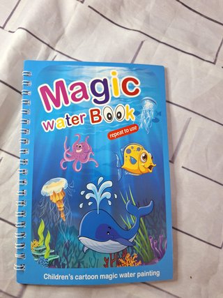 Libro mágico de agua
