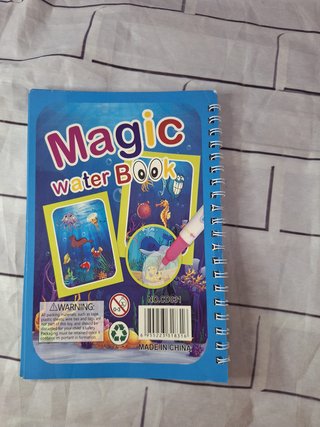 Libro mágico de agua