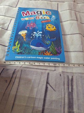 Libro mágico de agua
