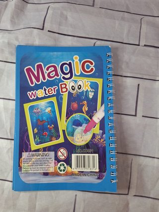 Libro mágico de agua