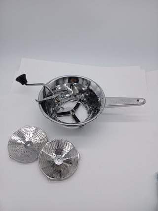Moulinex Classic - Molinillo de verduras manual, incluye dos parrillas, acero inoxidable, tamaño pequeño, apto para lavavajillas