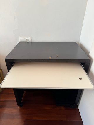 Escritorio y silla de oficina