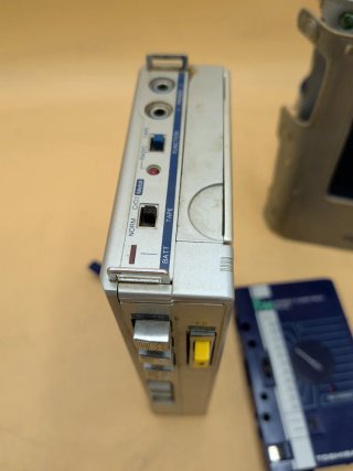 TOSHIBA CASSETTE RADIO KT-S1 +FUNDA