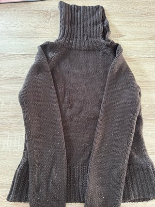 Jersey de cuello alto marrón