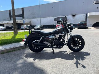Keeway Superlight Negra