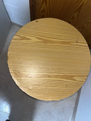 Mesa auxiliar de madera