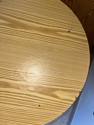 Mesa auxiliar de madera