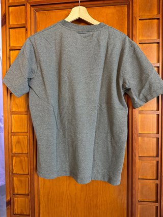 Camiseta gris hombre