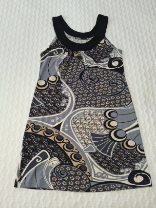 Vestido corto con estampado geométrico