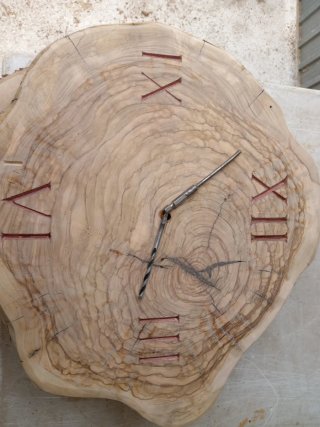 Orologio da parete in legno grezzo