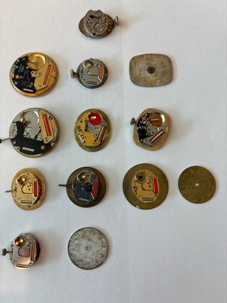 Lote 13 movimientos y esferas de reloj