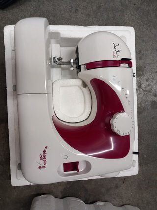 Máquina de coser Jata Génesis 695