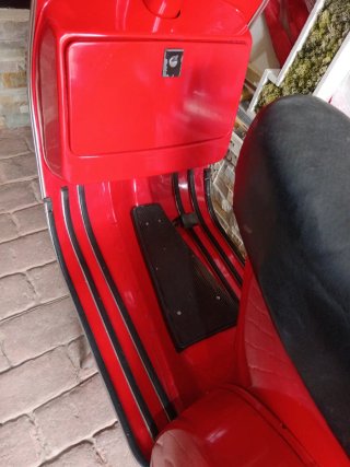 Vespa Iris 200 Roja