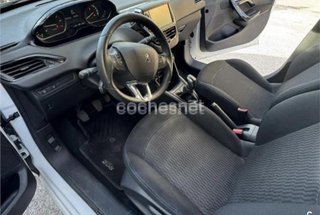 Peugeot 208 Signature 1.2L PureTech