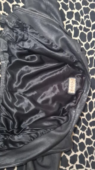 Chaqueta efecto piel cocodrilo