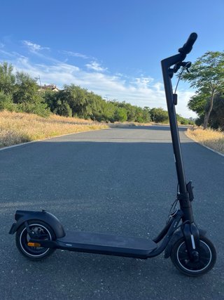 Patinete eléctrico negro 25 km/h