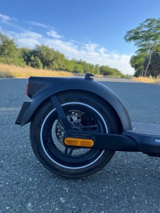 Patinete eléctrico negro 25 km/h