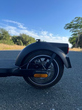 Patinete eléctrico negro 25 km/h