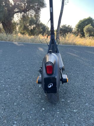 Patinete eléctrico negro 25 km/h