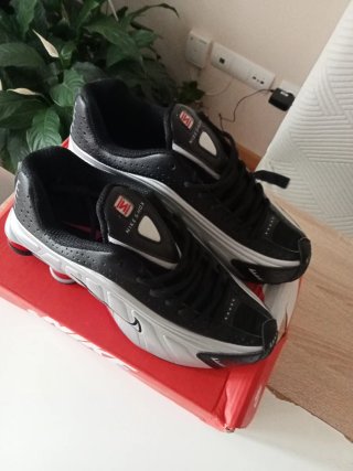 Nike Shox Zapatillas Negras y Plateadas