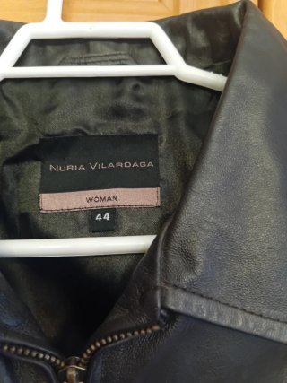 Cazadora cuero negra mujer Nuria Vilarrasa
