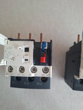 2 Relés Térmicos Telemecanique LRD-12