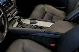 Volvo XC90   2.0 D4 Momentum Auto