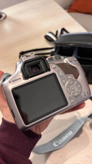 Canon EOS 1300D Silver Brown + Objetivo + Trípode