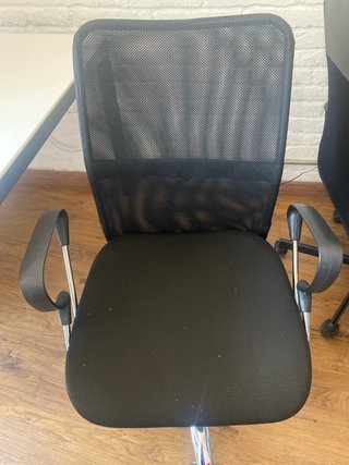Silla de oficina ergonómica negra