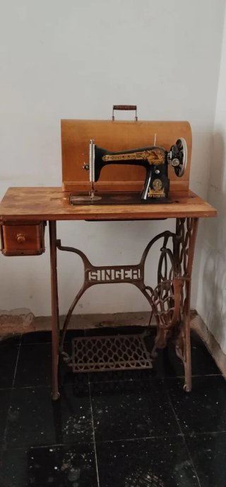 Máquina de coser Singer antigua