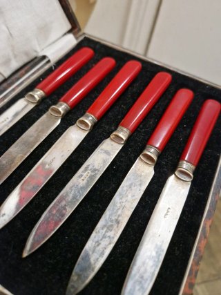 Set coltelli vintage manici rossi