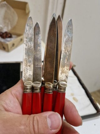 Set coltelli vintage manici rossi