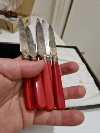 Set coltelli vintage manici rossi