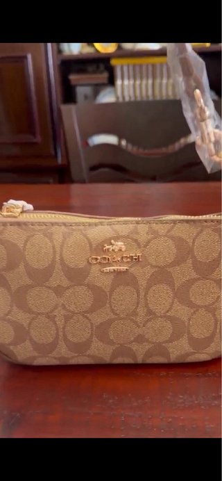 Monederos y bolsos de marca a mita de precio