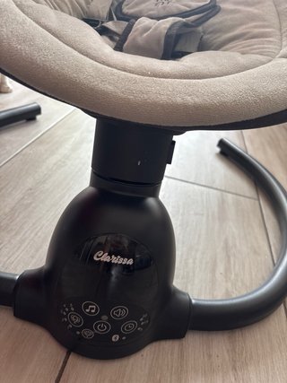 Mecedora de bebé gris