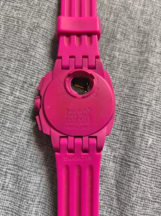 Reloj Swatch Swiss Rosa sin tapa de bateria