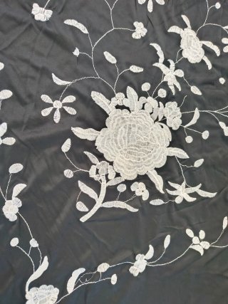 Mantón Flamenco Bordado Blanco Negro
