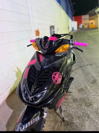 Yamaha Aerox Negra/Rosa